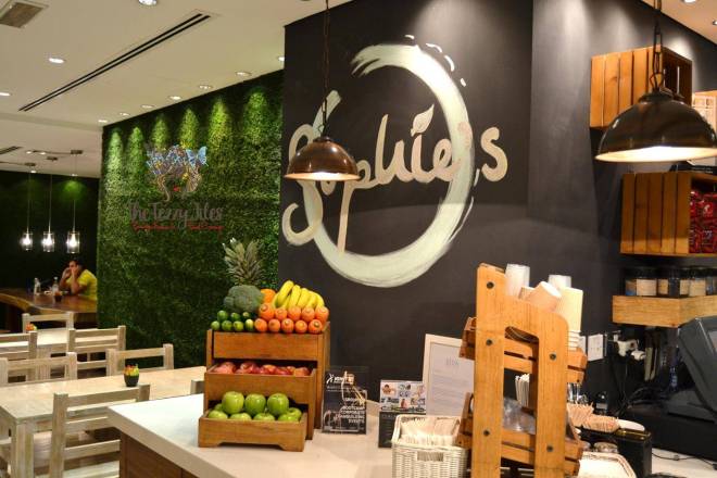 sophies the palm jumeirah dubai review organic restaurant cafe (10)