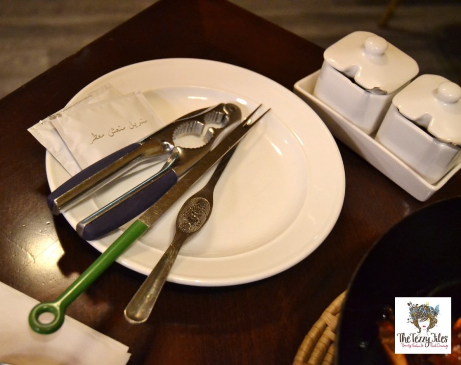 how to eat crab crack tools crab fest chimes barsha dubai