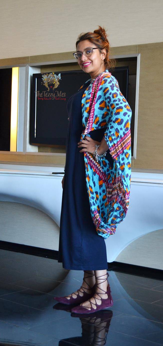 ootd yas island uae blogger zara scarf funk for hire hand bag hamsa gap dress dubai fashion blogger (2)