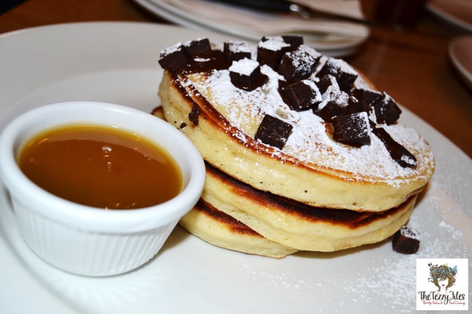 Clinton St Baking Company Dubai review chicken and waffles 15 hour smoked beef eggs benedict jalapeno sauce barbeque ribs burj khalifa views made with love and butter (13)