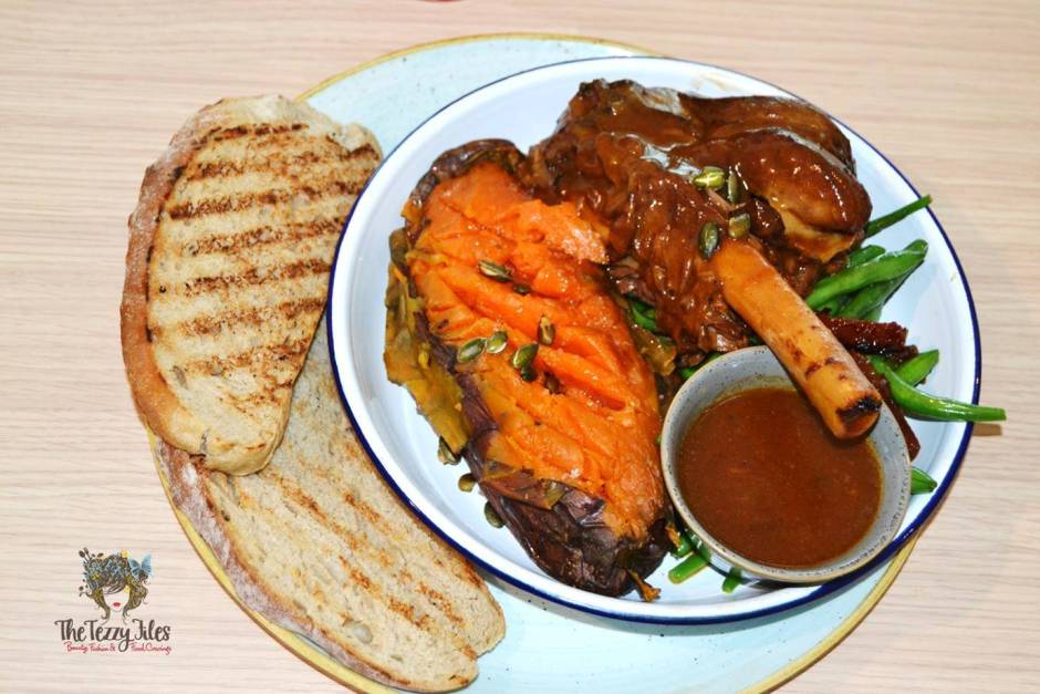 Crumble Cafe All Day Eatery review Dubai food blog blogger zomato (1)