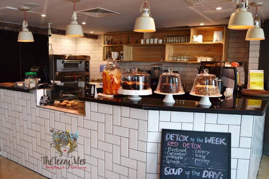 Crumble Cafe All Day Eatery review Dubai food blog blogger zomato (12)