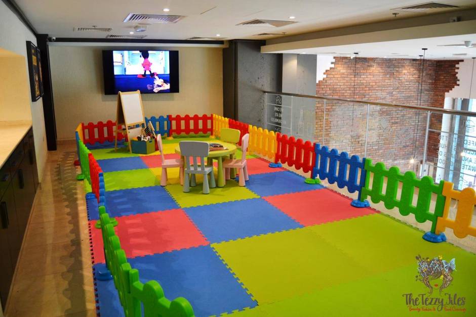 Crumble Cafe All Day Eatery review Dubai food blog blogger zomato (18)