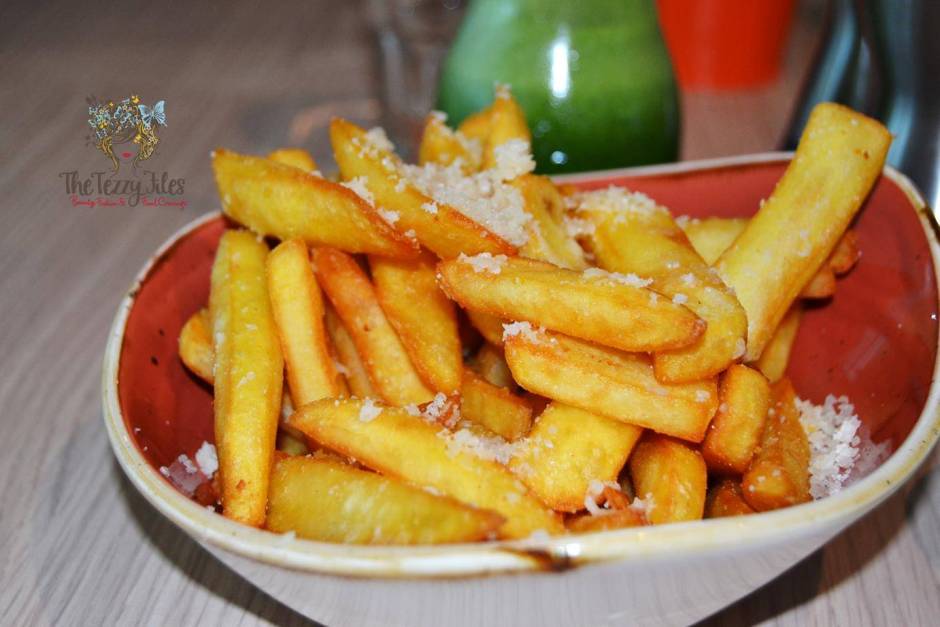 Crumble Cafe All Day Eatery review Dubai food blog blogger zomato (4)