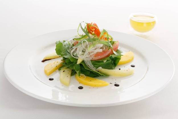 HUMEIDH WITH GREEN MANGO SALAD