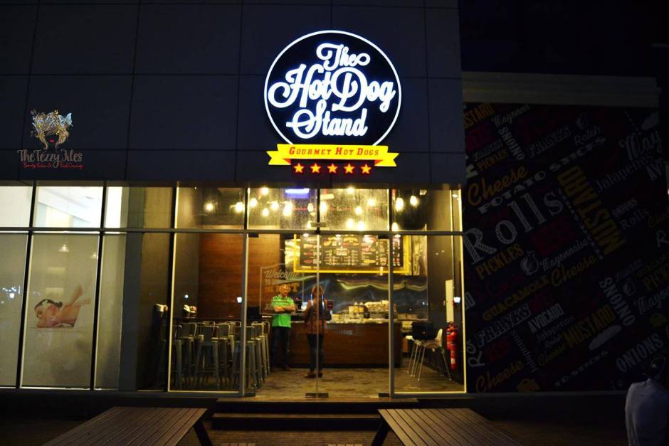 hot dog stand marina dubai review gourmet hotdog bean salad american curly fries churos jalapeno cheese balls (17)