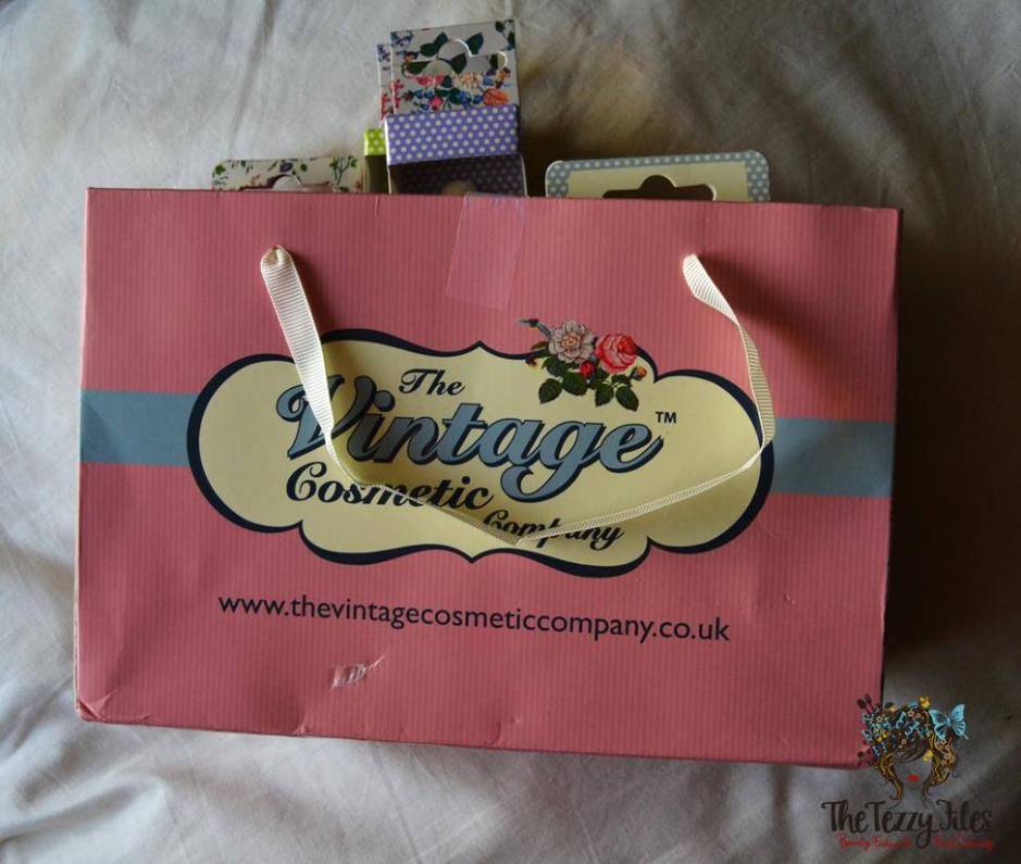 vintage cosmetic company eyeshadow brush eyelashes eyelash curler tweezer review (1)