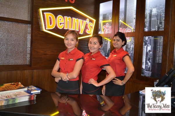Denny's American diner 24 hours open in Dubai Al Ghurair Center reviewed by The Tezzy Files Dubai food and lifestyle blog UAE (3)
