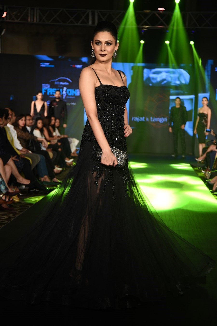 rajat-tangri-numaish-winter-show-dubai-fashion-indian-designer-blog-2
