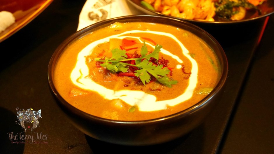 smoking-doll-abu-dhabi-boutik-mall-review-by-the-tezzy-files-dubai-food-blog-lifestyle-blogger-asian-cuisine-fusion-chinese-thai-sushi-japanese-food-soup-pad-kee-mao-sticky-mango-1