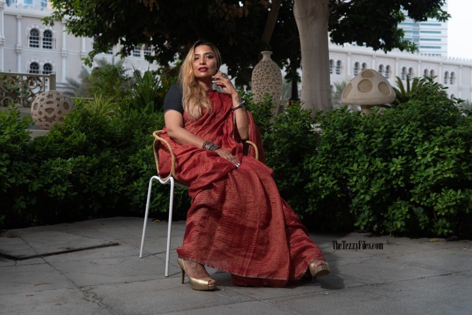 Anavila Linen Sari Metallic Red Saree The Tezzy Files Dubai UAE Fashion Blogger Indian Blog Numaish Exhibitions Al Qasba Sharjah Photo Shoot Model (1)