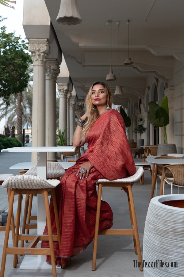 Anavila Linen Sari Metallic Red Saree The Tezzy Files Dubai UAE Fashion Blogger Indian Blog Numaish Exhibitions Al Qasba Sharjah Photo Shoot Model (2)