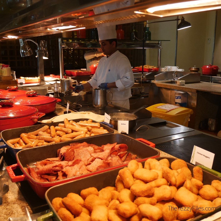 Al Ain Rotana Review Min Zaman Zest Travel Staycation Holiday Trip Advisor UAE Blogger Food Pool (16)